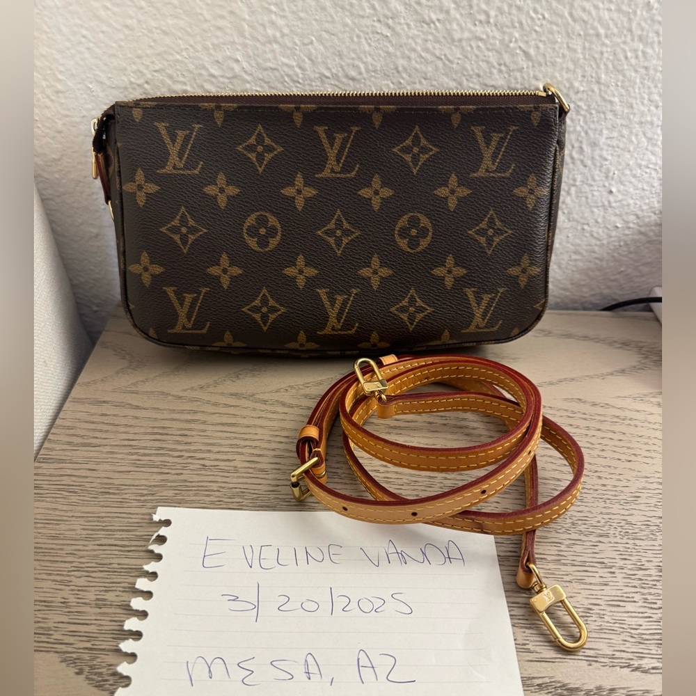 Authentic LV Pochette Accessoire